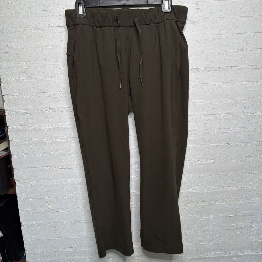 Lululemon On the Fly Crop pants Chocolate Brown 6 Travel Athleisure Sportif
